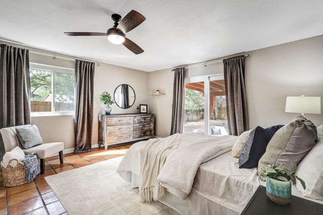 615 Edith Boulevard SE, Albuquerque, NM 87102