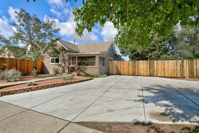 615 Edith Boulevard SE, Albuquerque, NM 87102