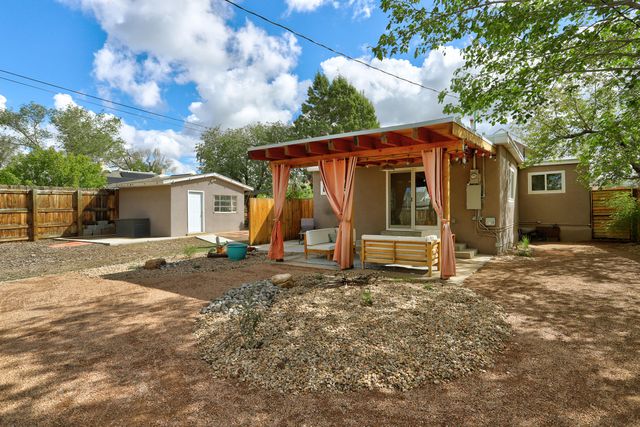 615 Edith Boulevard SE, Albuquerque, NM 87102