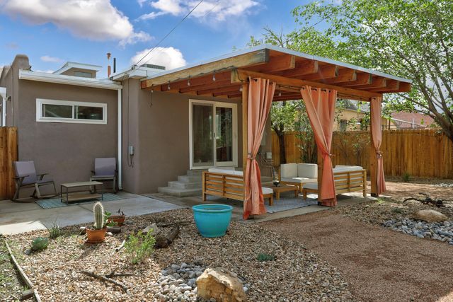 615 Edith Boulevard SE, Albuquerque, NM 87102