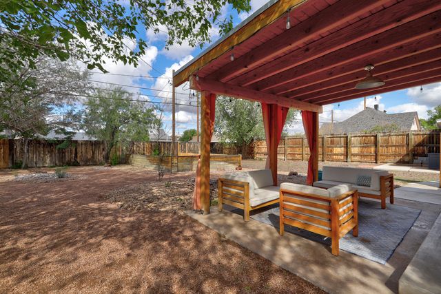 615 Edith Boulevard SE, Albuquerque, NM 87102