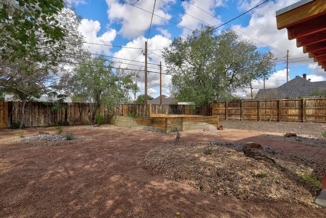 615 Edith Boulevard SE, Albuquerque, NM 87102