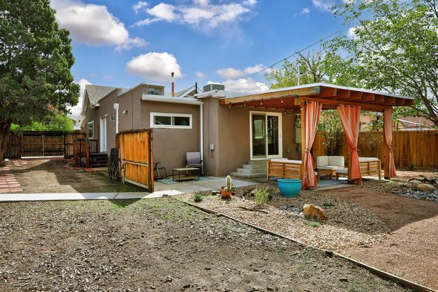 615 Edith Boulevard SE, Albuquerque, NM 87102
