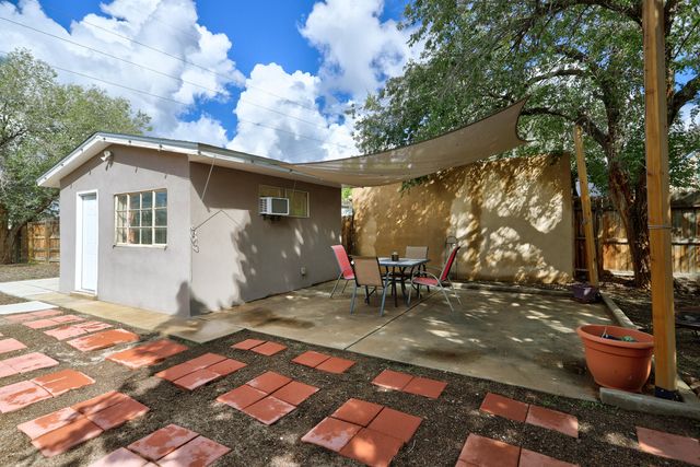 615 Edith Boulevard SE, Albuquerque, NM 87102