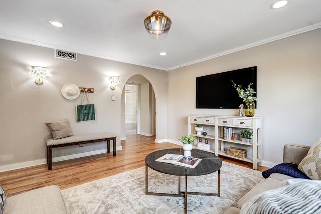 615 Edith Boulevard SE, Albuquerque, NM 87102