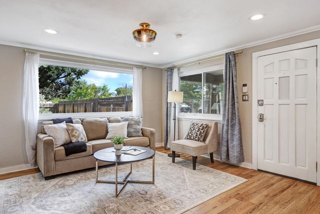 615 Edith Boulevard SE, Albuquerque, NM 87102
