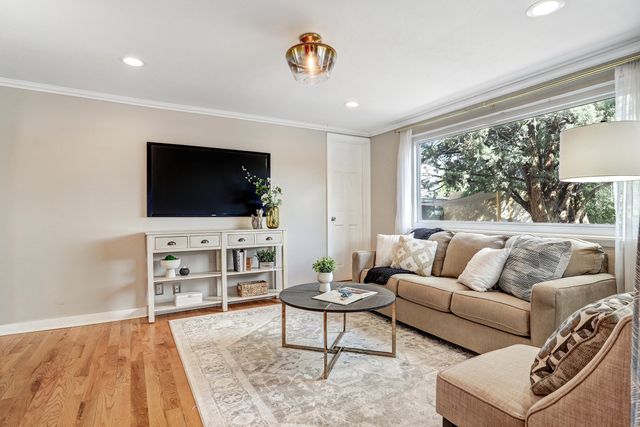 615 Edith Boulevard SE, Albuquerque, NM 87102