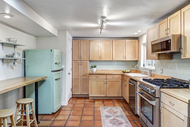 615 Edith Boulevard SE, Albuquerque, NM 87102