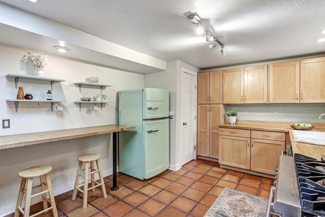615 Edith Boulevard SE, Albuquerque, NM 87102