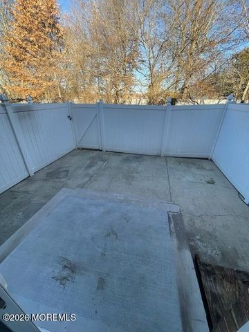 18 Windsor Terrace, Freehold, NJ 07728