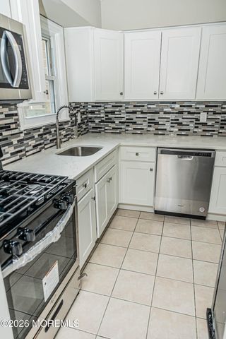 18 Windsor Terrace, Freehold, NJ 07728