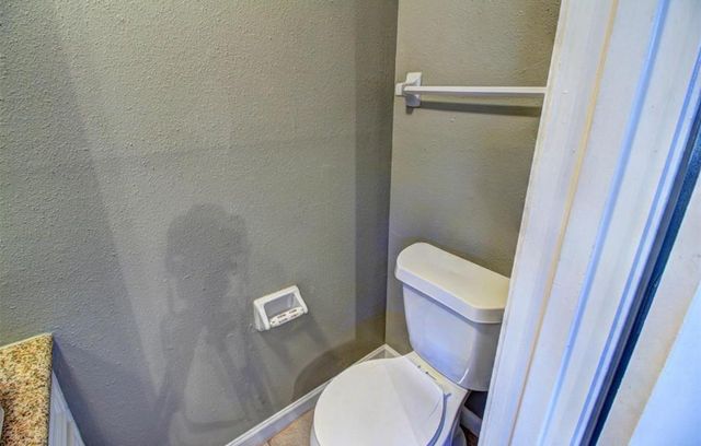 9138 Wilcrest Drive 9138, Houston, TX 77099