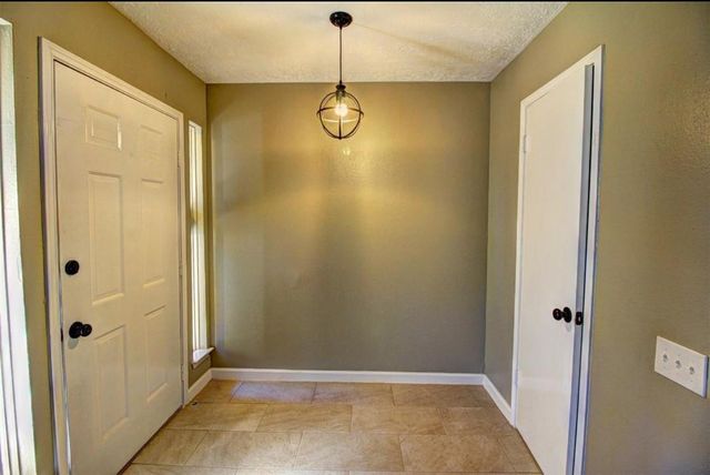 9138 Wilcrest Drive 9138, Houston, TX 77099