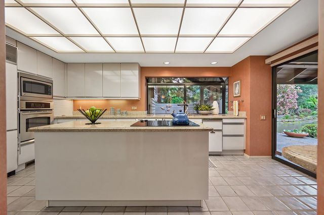 7650 Pineridge Ln, Fair Oaks, CA 95628