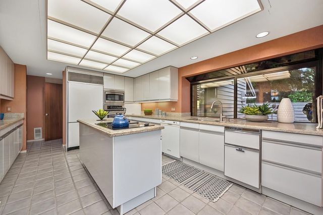 7650 Pineridge Ln, Fair Oaks, CA 95628