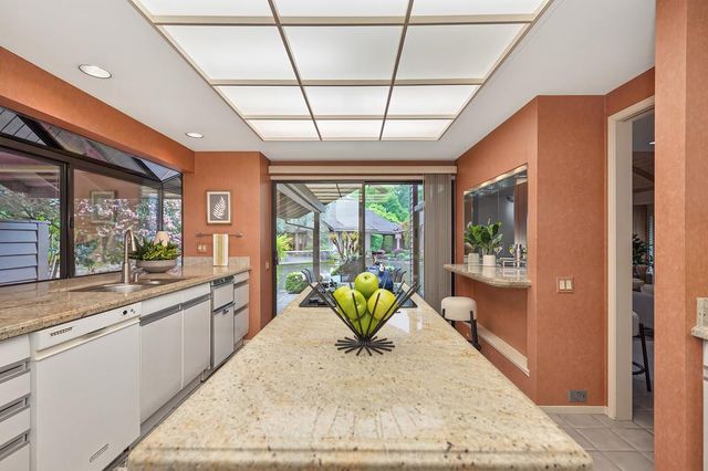 7650 Pineridge Ln, Fair Oaks, CA 95628