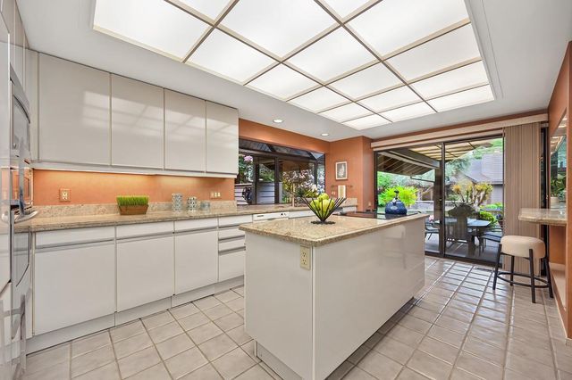 7650 Pineridge Ln, Fair Oaks, CA 95628