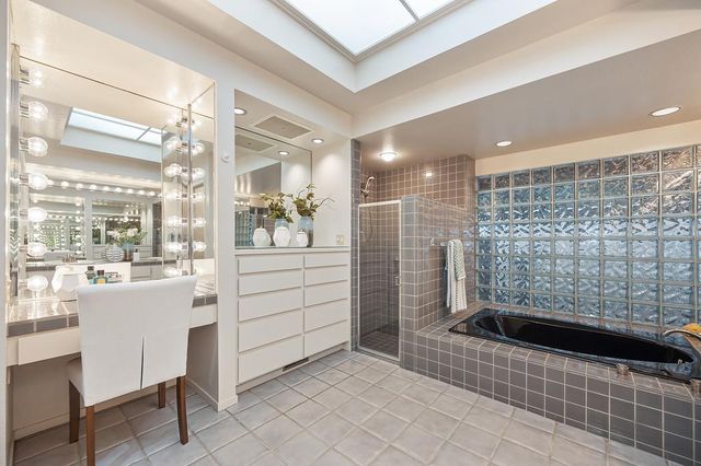 7650 Pineridge Ln, Fair Oaks, CA 95628