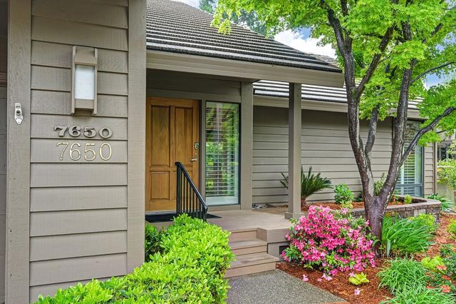 7650 Pineridge Ln, Fair Oaks, CA 95628