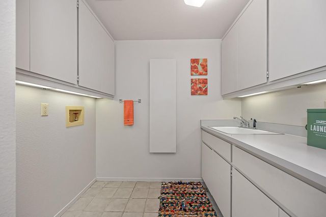 7650 Pineridge Ln, Fair Oaks, CA 95628