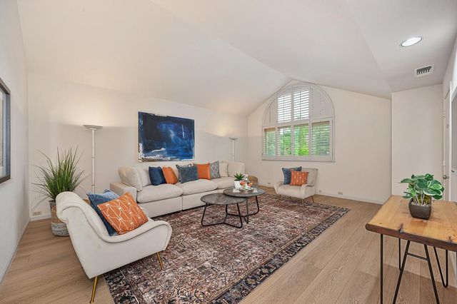 7650 Pineridge Ln, Fair Oaks, CA 95628