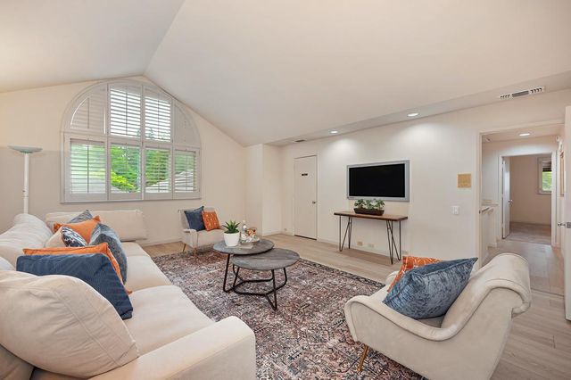 7650 Pineridge Ln, Fair Oaks, CA 95628