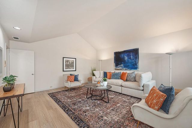 7650 Pineridge Ln, Fair Oaks, CA 95628