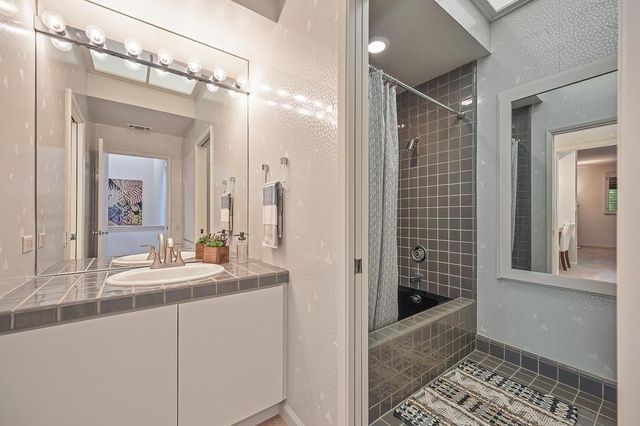 7650 Pineridge Ln, Fair Oaks, CA 95628