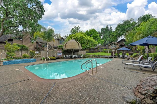 7650 Pineridge Ln, Fair Oaks, CA 95628