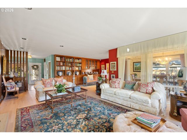 7880 Sw Westmoor Way, Portland, OR 97225