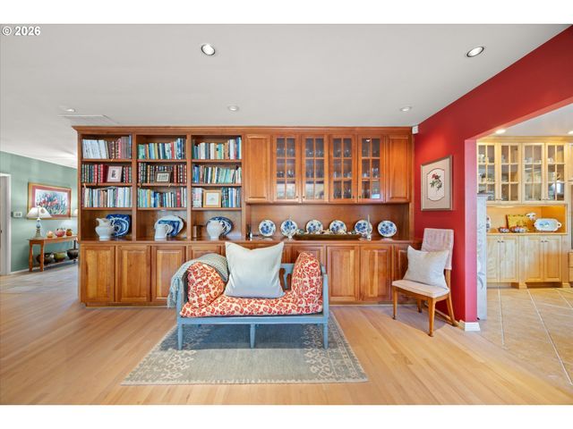 7880 Sw Westmoor Way, Portland, OR 97225