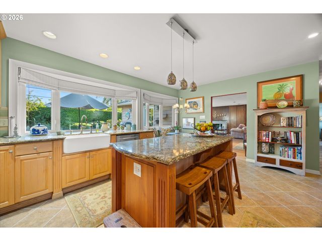 7880 Sw Westmoor Way, Portland, OR 97225
