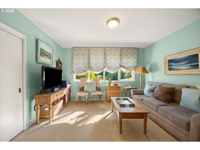 7880 Sw Westmoor Way, Portland, OR 97225
