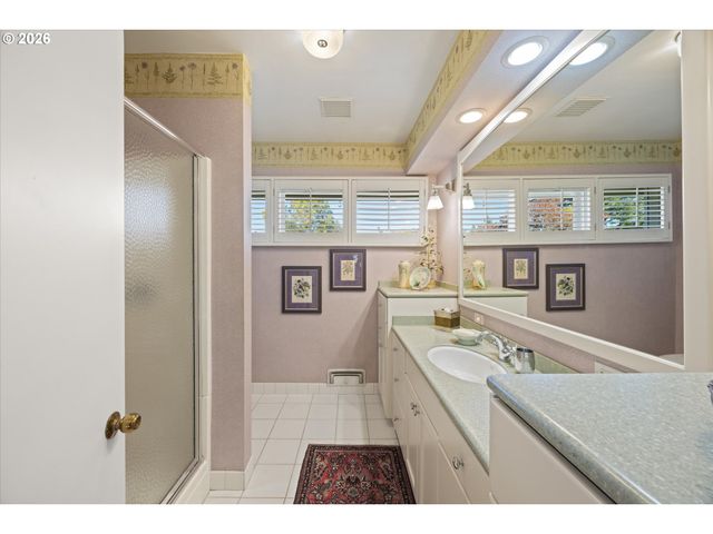7880 Sw Westmoor Way, Portland, OR 97225