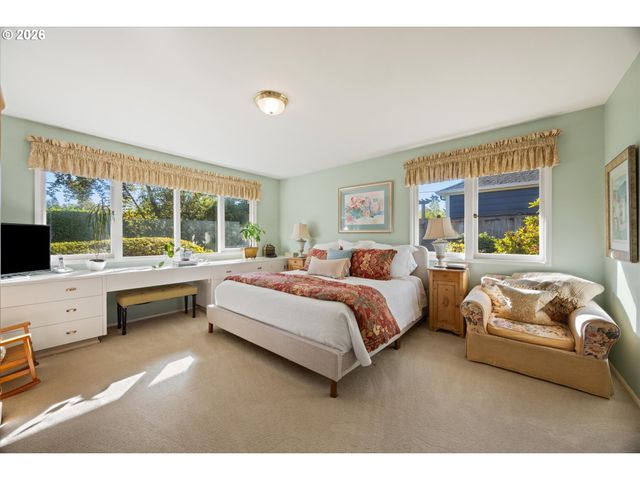 7880 Sw Westmoor Way, Portland, OR 97225