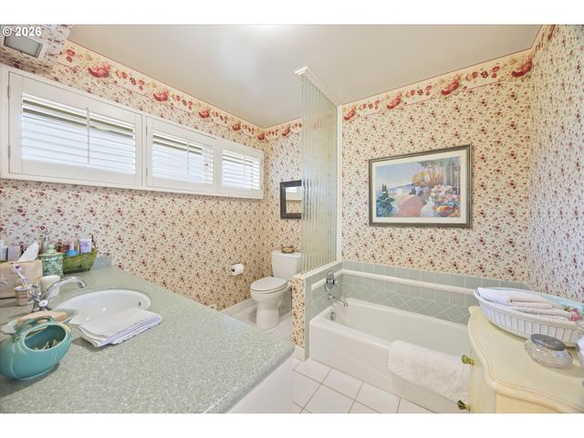 7880 Sw Westmoor Way, Portland, OR 97225