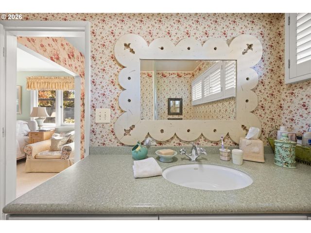 7880 Sw Westmoor Way, Portland, OR 97225