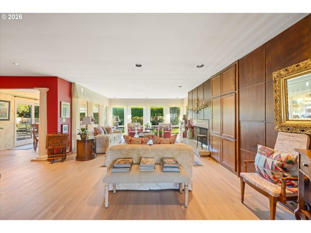 7880 Sw Westmoor Way, Portland, OR 97225