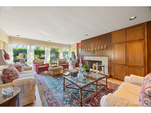 7880 Sw Westmoor Way, Portland, OR 97225
