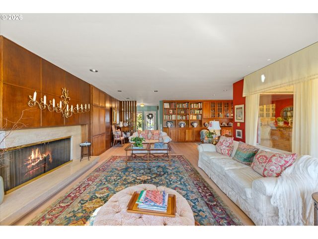 7880 Sw Westmoor Way, Portland, OR 97225