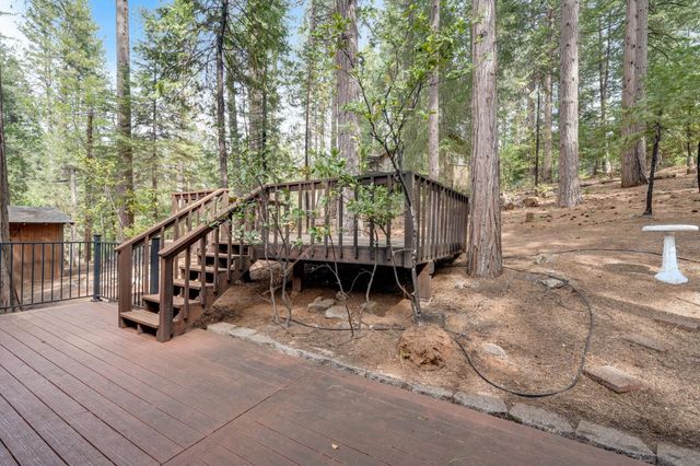 4949 Steelhead Ln, Pollock Pines, CA 95726