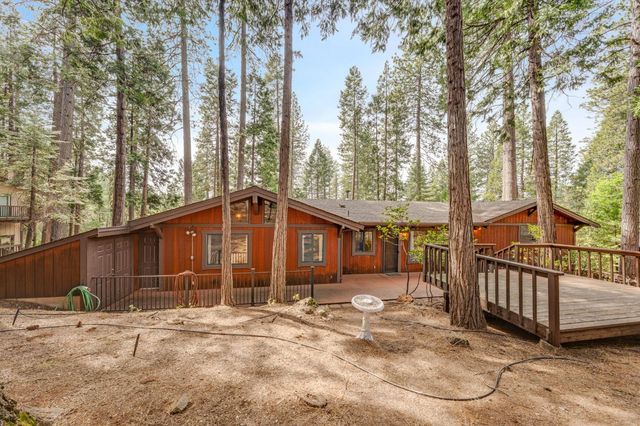 4949 Steelhead Ln, Pollock Pines, CA 95726