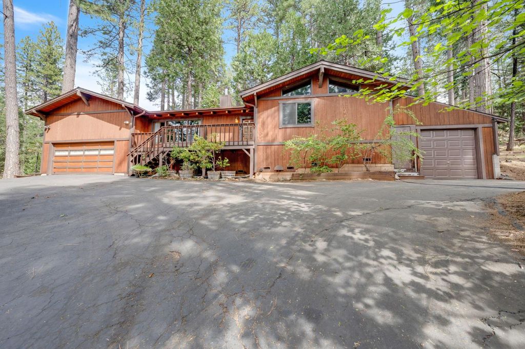 4949 Steelhead Ln, Pollock Pines, CA 95726