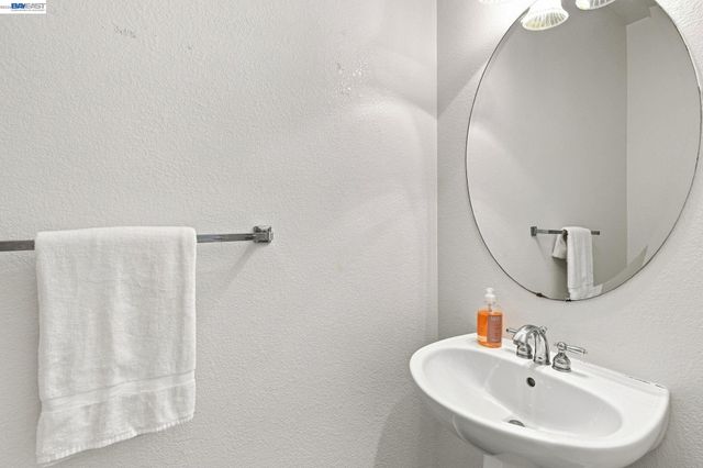 1015 Canyon Oaks Dr, El Sobrante, CA 94803
