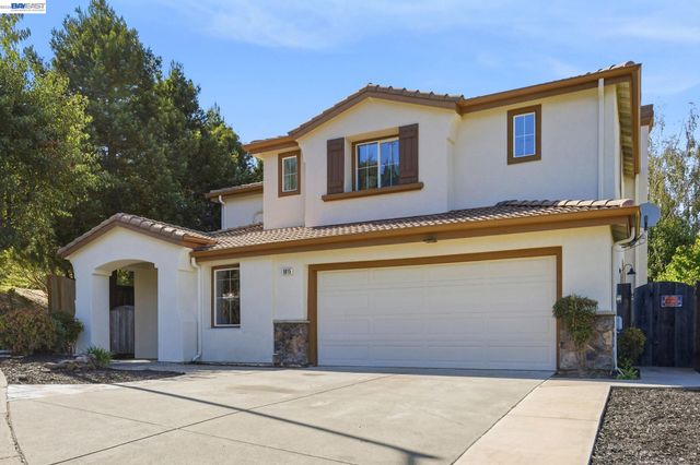 1015 Canyon Oaks Dr, El Sobrante, CA 94803