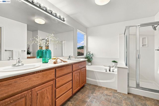 1015 Canyon Oaks Dr, El Sobrante, CA 94803