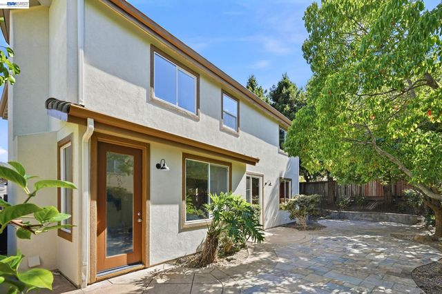 1015 Canyon Oaks Dr, El Sobrante, CA 94803