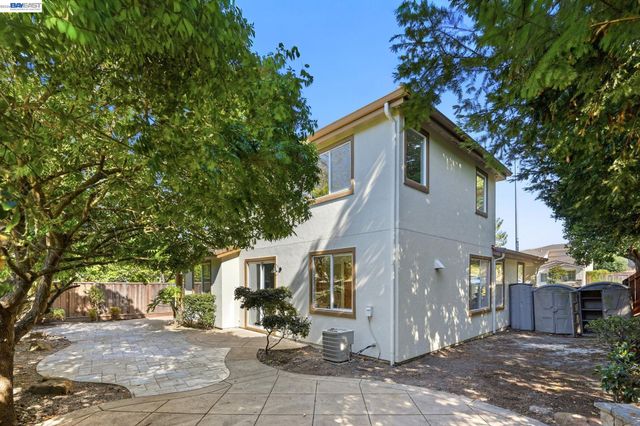 1015 Canyon Oaks Dr, El Sobrante, CA 94803