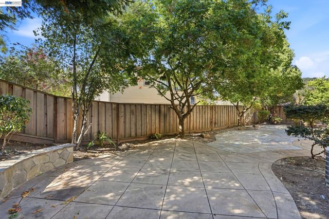1015 Canyon Oaks Dr, El Sobrante, CA 94803