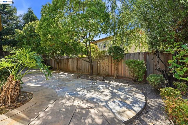1015 Canyon Oaks Dr, El Sobrante, CA 94803